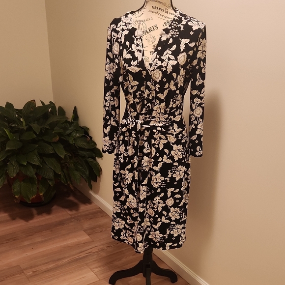 White House Black Market Black and White Long Sleeve Sheath Dress - Picture 2 of 9